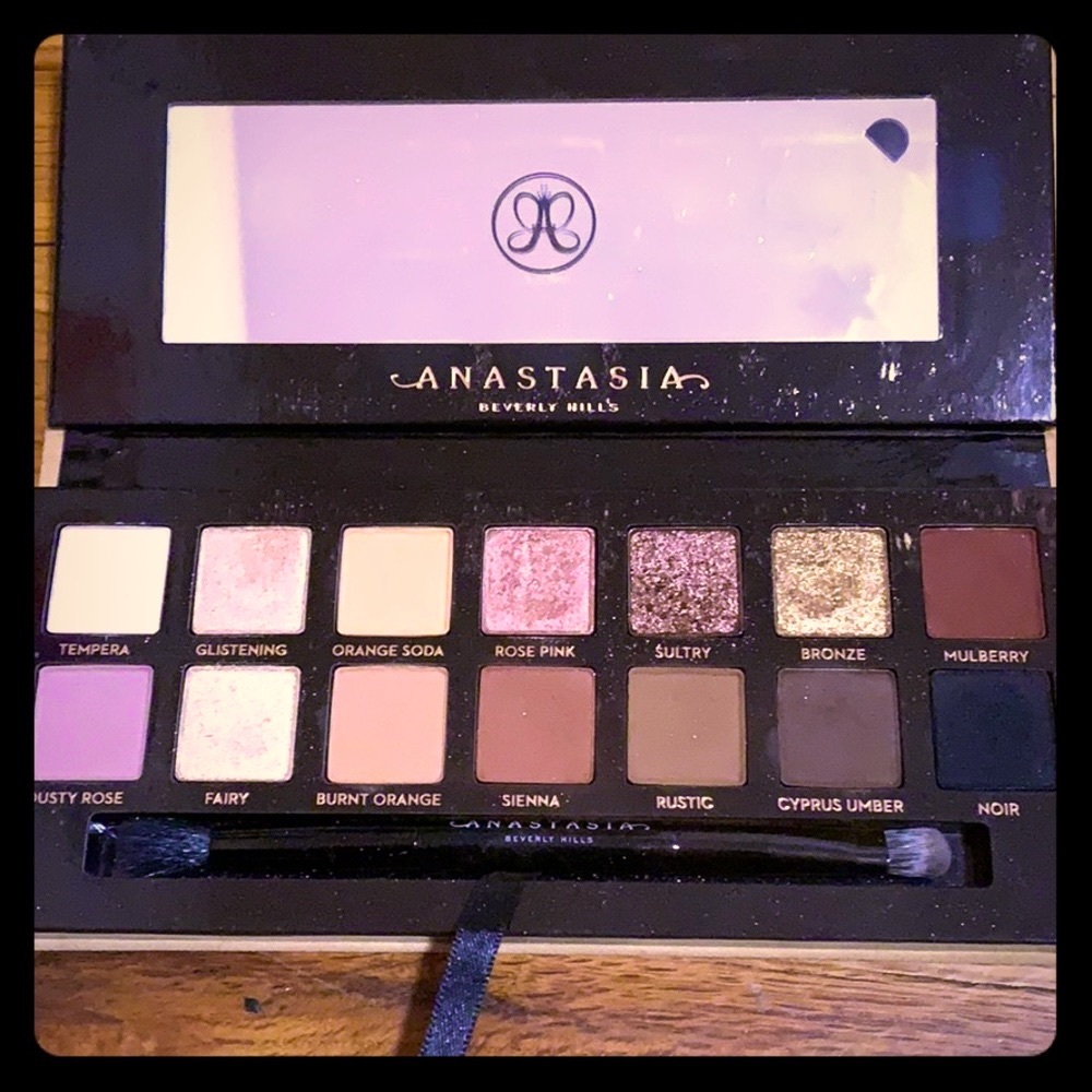ABH soft glam eyeshadow palette